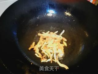 白芹炒咸肉的做法步骤：3