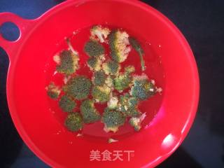 白灼西蓝花的做法步骤：2
