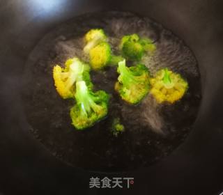 白灼西蓝花的做法步骤：3