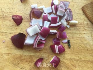 干煸蚕蛹的做法步骤：1