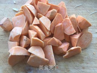 拔丝地瓜的做法步骤：3