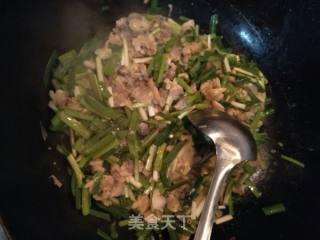 韭菜炒蛤蜊的做法步骤：10