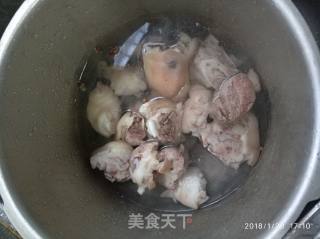 吮指猪蹄的做法步骤：3