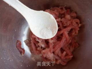尖椒肉丝的做法步骤：1