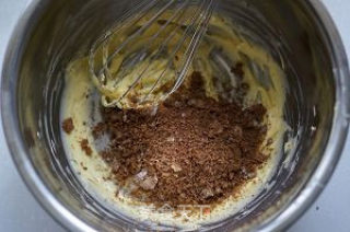 莲蓉红枣磅蛋糕的做法步骤：2