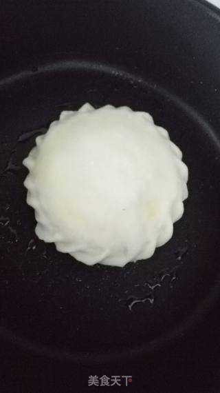 饺子皮包鸡蛋的做法步骤：5