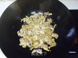 蒜苔炒肉的做法步骤：3