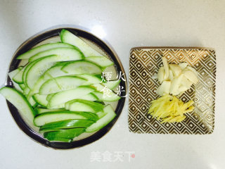 醋溜西葫芦的做法步骤：1