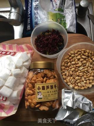 葡萄雪花酥的做法步骤：1