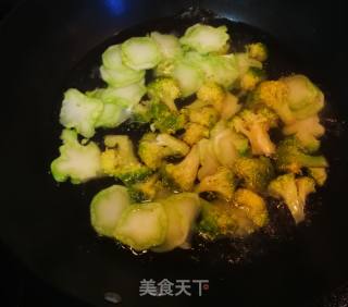 #鸡蛋美食#鸡蛋炒西兰花的做法步骤：2