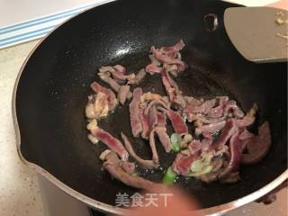 牛柳炒乌冬的做法步骤：7