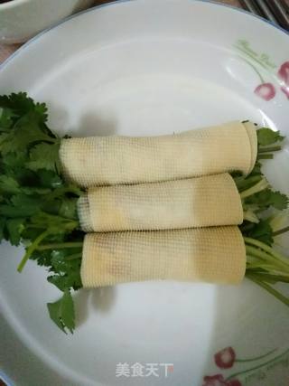 #妈妈的味道#――干豆腐香菜金针菇卷的做法步骤：7