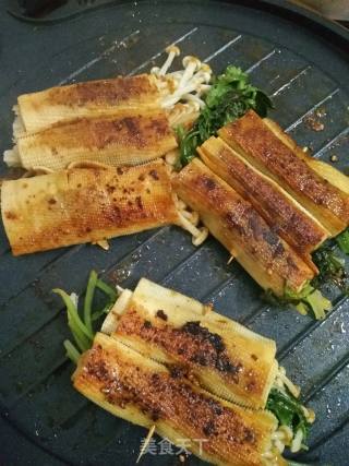 #妈妈的味道#――干豆腐香菜金针菇卷的做法步骤：12