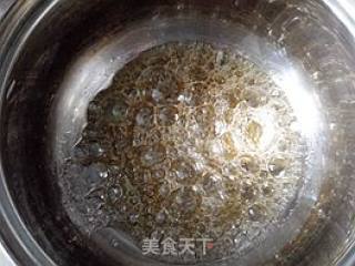 焦糖戚风蛋糕的做法步骤：1