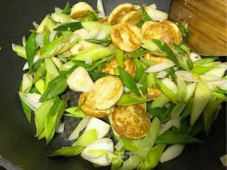 青蒜煎炒蛋豆腐的做法步骤：13