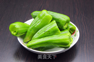 腊八豆焖虎皮尖椒的做法步骤：2