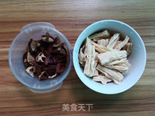 豉香腐竹鱼煲的做法步骤：3