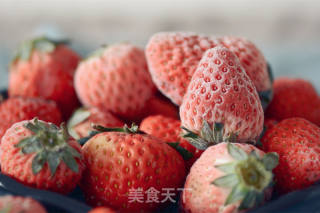 白巧草莓奶昔是爱情啊的做法步骤：2