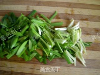 韭菜炒土豆丝的做法步骤：2