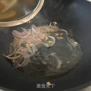 咖喱海鲜乌冬面的做法步骤：13
