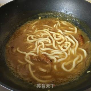 咖喱海鲜乌冬面的做法步骤：16