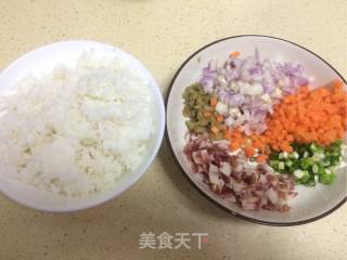 蛋炒饭的做法步骤：1