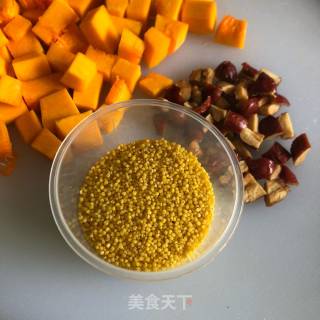南瓜红枣小米粥的做法步骤：2