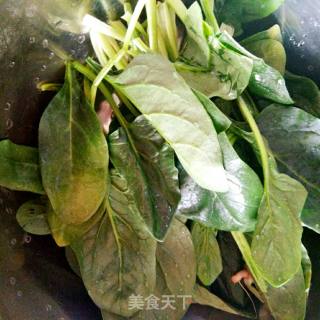 菠菜泡面的做法步骤：1