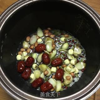 红枣莲子八宝粥的做法步骤：1