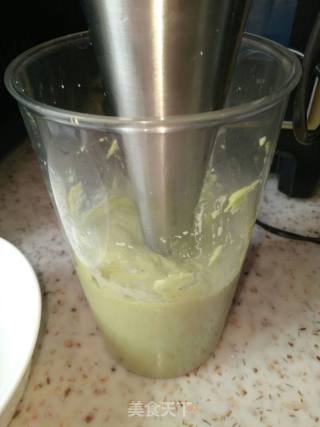 牛油果苹果泥的做法步骤：2