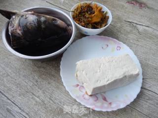 酸菜豆腐炖鱼头的做法步骤：1