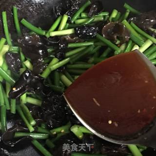 蒜苔木耳炒肉丝的做法步骤：11