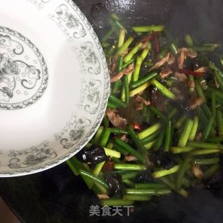 蒜苔木耳炒肉丝的做法步骤：14