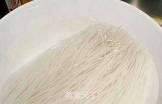 小鸡炖蘑菇的做法步骤：2