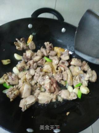 胡萝卜炖鸡腿的做法步骤：5