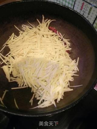 土豆丝盖饭的做法步骤：2