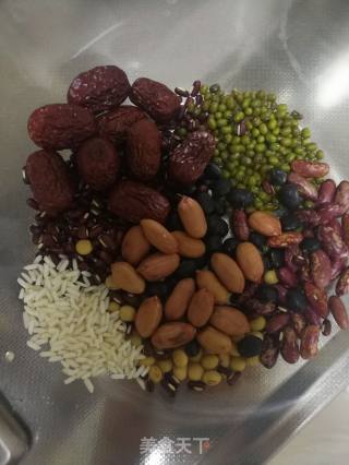 腊八粥的做法步骤：1