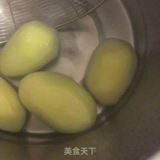 黑椒芝士焗土豆泥的做法步骤：2