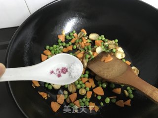 草菇虾仁的做法步骤：9