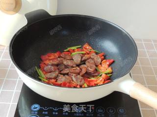 芹菜炒香肠的做法步骤：9