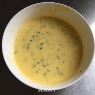 葱花鸡蛋饼的做法步骤：5