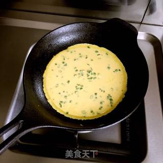 葱花鸡蛋饼的做法步骤：6