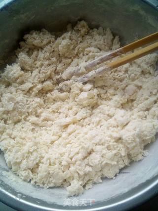 葱香鸡蛋灌饼的做法步骤：1