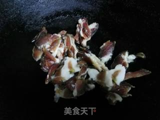 腊肉炒大蒜的做法步骤：4