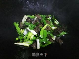 蒜香猪血的做法步骤：8