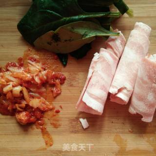 辣白菜肥羊炒面的做法步骤：1