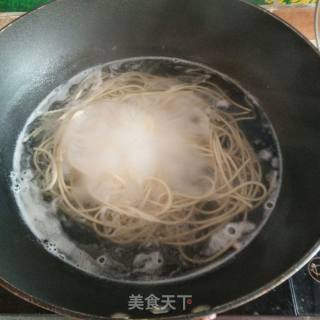 辣白菜肥羊炒面的做法步骤：2