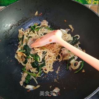 辣白菜肥羊炒面的做法步骤：6