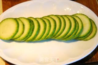 #鸡蛋美食#香煎西葫芦片的做法步骤：1