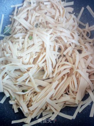 尖椒干豆腐的做法步骤：4